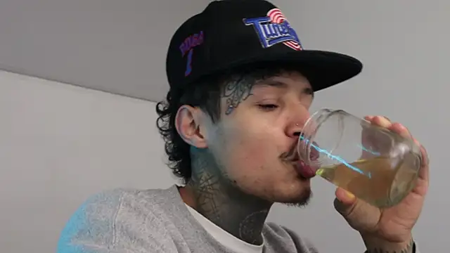 Snapshot of trieone chatting on February 8, 2025, 4:57 am trieone online show from February 8, 2025, 4:57 am