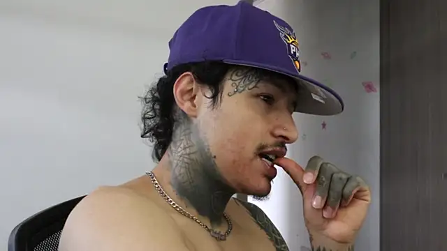 Snapshot of trieone chatting on September 24, 2025, 5:19 pm trieone online show from September 24, 2025, 5:19 pm