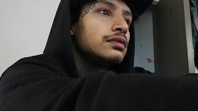 Snapshot of trieone chatting on October 12, 2025, 9:49 pm trieone online show from October 12, 2025, 9:49 pm