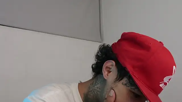 Snapshot of trieone chatting on March 3, 2025, 8:19 am trieone online show from March 3, 2025, 8:19 am