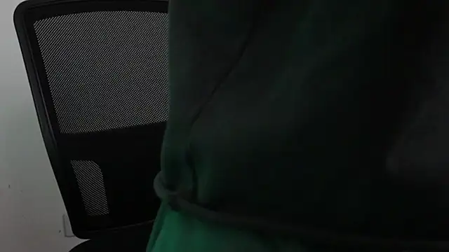 Snapshot of trieone chatting on December 3, 2025, 10:36 am trieone online show from December 3, 2025, 10:36 am