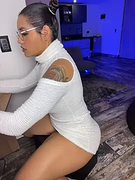 Snapshot of Victoria14_ chatting on November 12, 2025, 12:37 am Victoria14 online show from November 12, 2025, 12:37 am