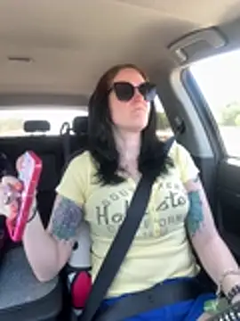 lolabunny9 online show from April 17, 2026, 5:05 pm