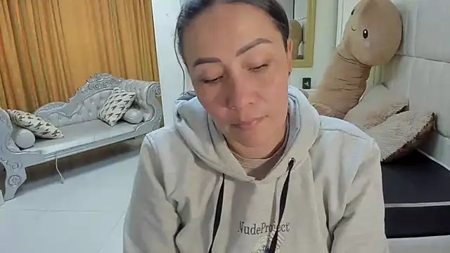 Snapshot of gaby_trent chatting on February 18, 2026, 1:40 pm gaby trent online show from February 18, 2026, 1:40 pm