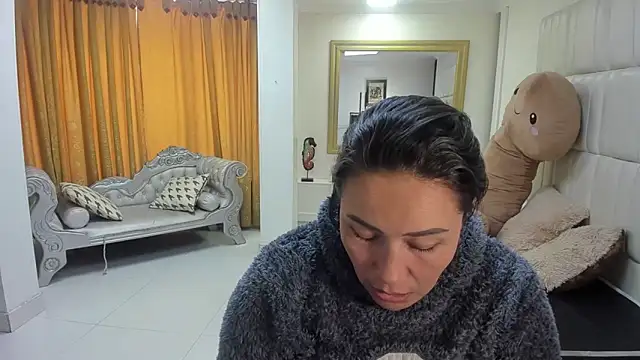 Snapshot of gaby_trent chatting on February 16, 2026, 3:32 pm gaby trent online show from February 16, 2026, 3:32 pm