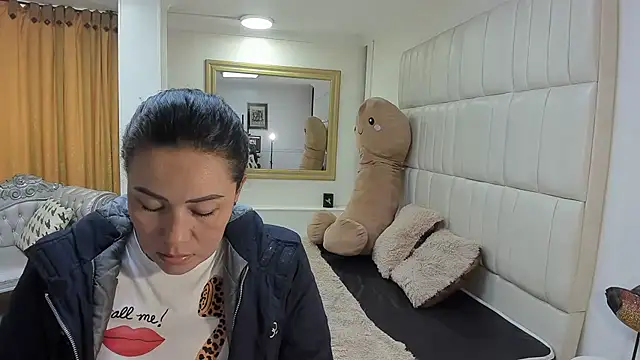 Snapshot of gaby_trent chatting on February 14, 2026, 1:55 pm gaby trent online show from February 14, 2026, 1:55 pm