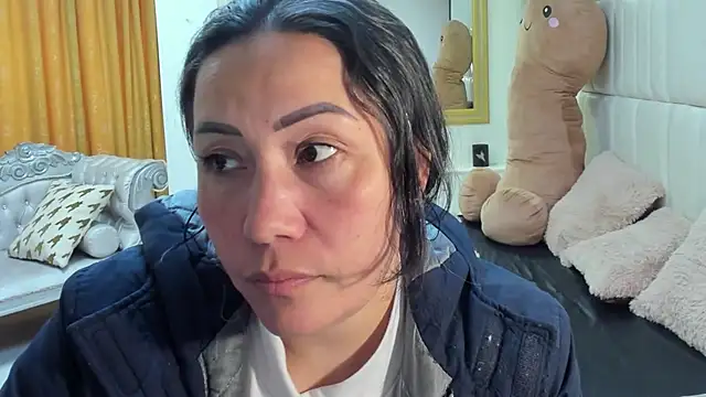 Snapshot of gaby_trent chatting on February 24, 2026, 2:40 pm gaby trent online show from February 24, 2026, 2:40 pm