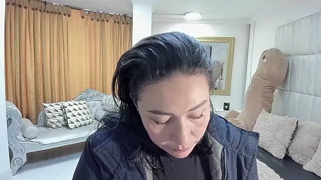 Snapshot of gaby_trent chatting on December 19, 2025, 2:08 pm gaby trent online show from December 19, 2025, 2:08 pm