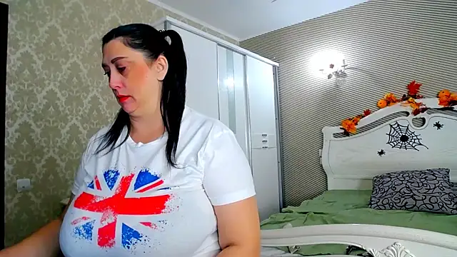 Evelyn Shy online show from November 7, 2025, 7:24 am