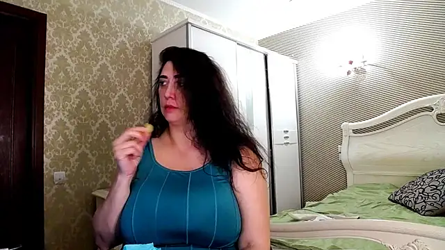 Evelyn Shy online show from March 31, 2026, 8:49 am