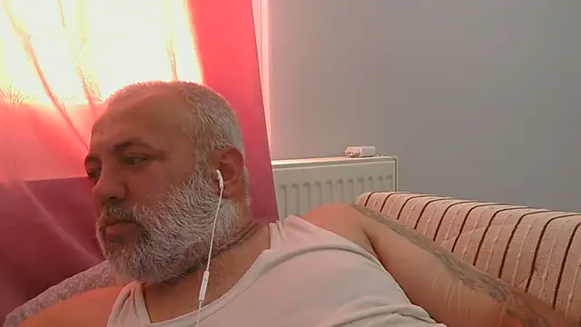 Snapshot of husoizmir chatting on July 6, 2026, 12:23 pm husoizmir online show from July 6, 2026, 12:23 pm