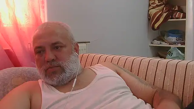 Snapshot of husoizmir chatting on July 5, 2026, 11:17 am husoizmir online show from July 5, 2026, 11:17 am