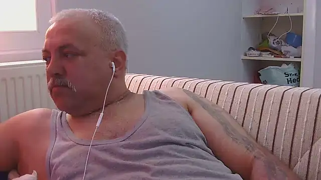 Snapshot of husoizmir chatting on July 22, 2026, 11:34 am husoizmir online show from July 22, 2026, 11:34 am