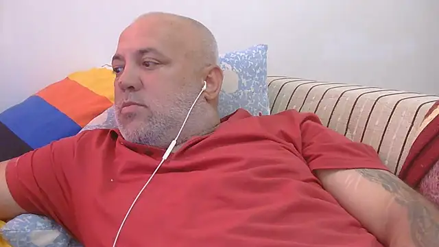 Snapshot of husoizmir chatting on June 17, 2026, 12:37 pm husoizmir online show from June 17, 2026, 12:37 pm