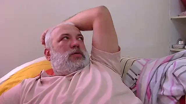 Snapshot of husoizmir chatting on June 6, 2026, 10:31 am husoizmir online show from June 6, 2026, 10:31 am