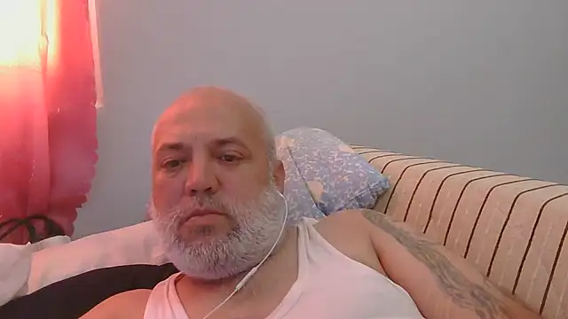 Snapshot of husoizmir chatting on June 27, 2026, 12:22 pm husoizmir online show from June 27, 2026, 12:22 pm