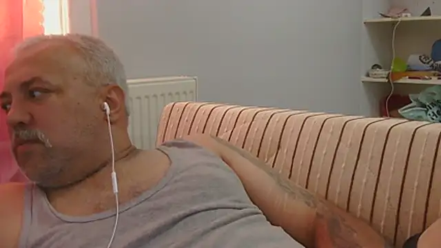 Snapshot of husoizmir chatting on July 25, 2026, 12:11 pm husoizmir online show from July 25, 2026, 12:11 pm
