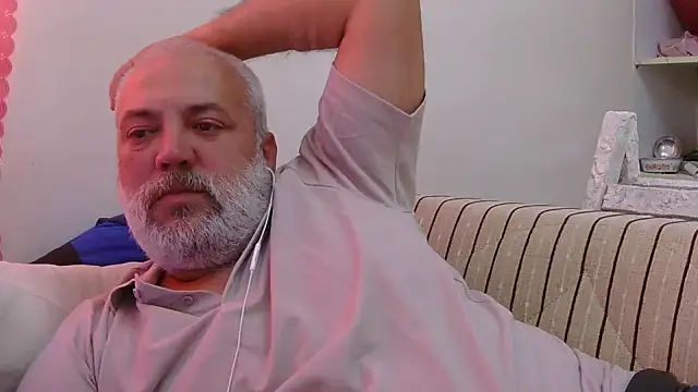 Snapshot of husoizmir chatting on June 3, 2026, 9:54 am husoizmir online show from June 3, 2026, 9:54 am