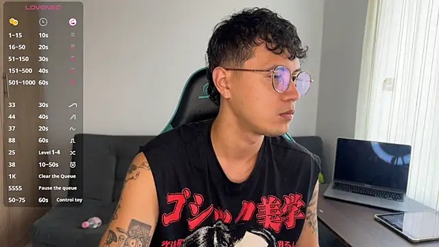 Snapshot of LeaneSeb chatting on April 6, 2026, 3:24 pm LeaneSeb online show from April 6, 2026, 3:24 pm