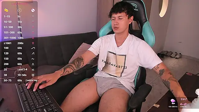 Snapshot of LeaneSeb chatting on February 11, 2026, 5:13 pm LeaneSeb online show from February 11, 2026, 5:13 pm