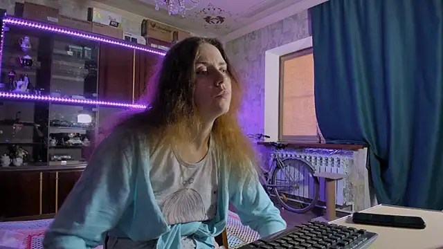 Snapshot of pa1e_pr1ncess chatting on May 28, 2026, 6:54 am pa1e pr1ncess online show from May 28, 2026, 6:54 am