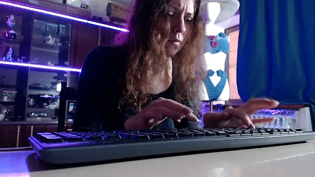 Snapshot of pa1e_pr1ncess chatting on May 10, 2026, 7:23 am pa1e pr1ncess online show from May 10, 2026, 7:23 am