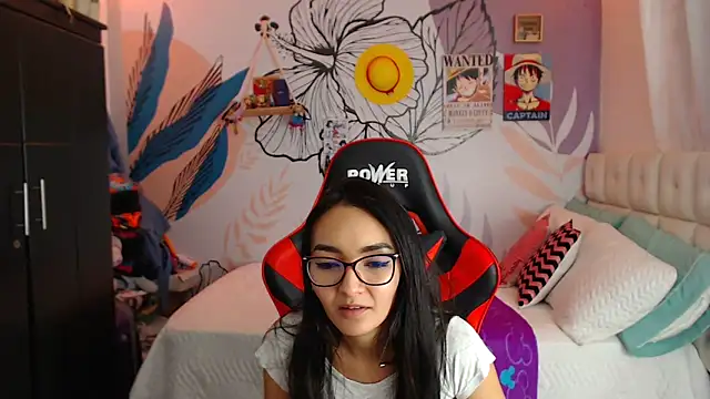 Snapshot of LinzyBaner chatting on February 14, 2025, 12:19 am LinzyBaner online show from February 14, 2025, 12:19 am