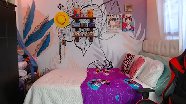 Snapshot of LinzyBaner chatting on February 21, 2025, 9:43 pm LinzyBaner online show from February 21, 2025, 9:43 pm