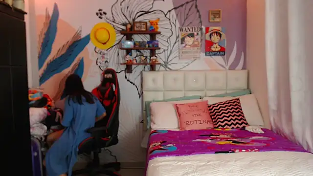 Snapshot of LinzyBaner chatting on February 25, 2025, 11:37 pm LinzyBaner online show from February 25, 2025, 11:37 pm