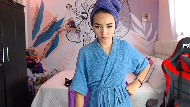 Snapshot of LinzyBaner chatting on February 6, 2025, 8:34 pm LinzyBaner online show from February 6, 2025, 8:34 pm