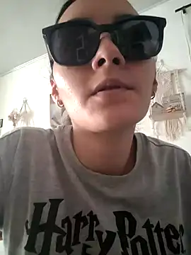 Snapshot of LinzyBaner chatting on September 11, 2025, 6:52 pm LinzyBaner online show from September 11, 2025, 6:52 pm