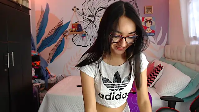 Snapshot of LinzyBaner chatting on February 13, 2025, 9:17 pm LinzyBaner online show from February 13, 2025, 9:17 pm