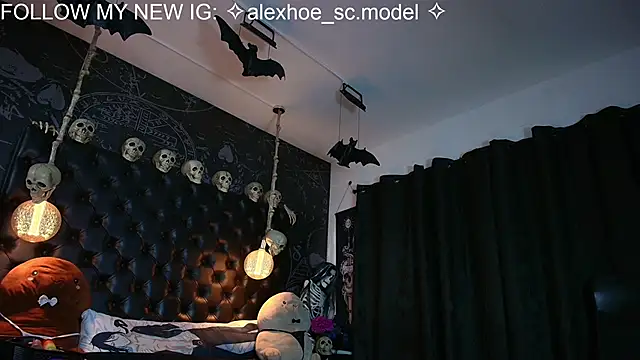 Snapshot of AlexHoe_ chatting on May 22, 2026, 6:39 pm AlexHoe online show from May 22, 2026, 6:39 pm