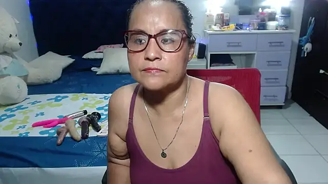 Snapshot of pervert_mommy_ chatting on April 10, 2026, 10:33 am pervert mommy online show from April 10, 2026, 10:33 am