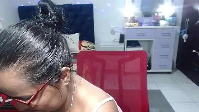 Snapshot of pervert_mommy_ chatting on April 3, 2026, 10:32 am pervert mommy online show from April 3, 2026, 10:32 am