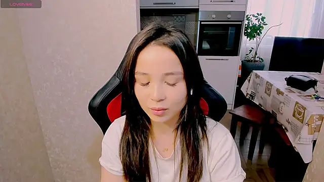 AyaMoon online show from November 10, 2025, 6:51 am