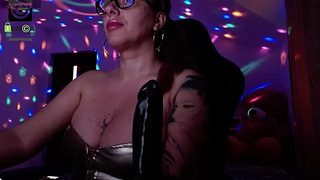 Snapshot of SonyaDevon chatting on March 14, 2025, 11:01 am SonyaDevon online show from March 14, 2025, 11:01 am