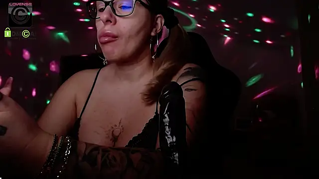 Snapshot of SonyaDevon chatting on February 13, 2026, 4:12 am SonyaDevon online show from February 13, 2026, 4:12 am