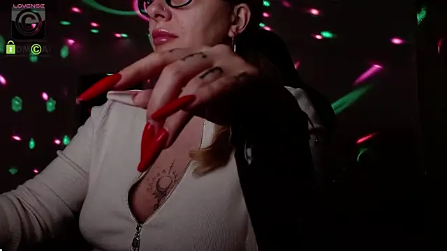 Snapshot of SonyaDevon chatting on March 3, 2025, 5:52 pm SonyaDevon online show from March 3, 2025, 5:52 pm