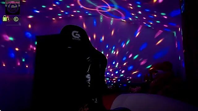 Snapshot of SonyaDevon chatting on January 7, 2026, 4:17 am SonyaDevon online show from January 7, 2026, 4:17 am