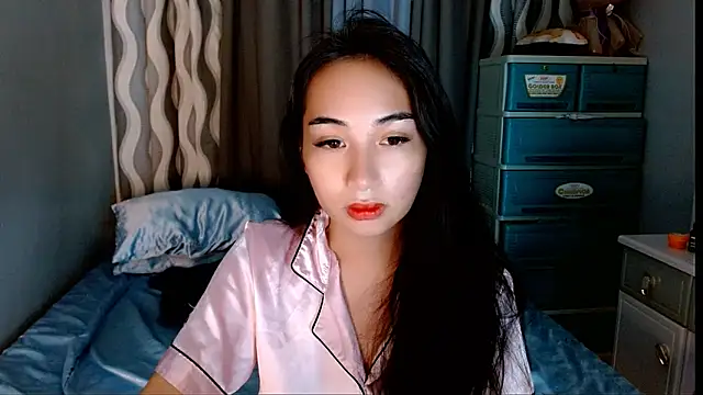 SweetLilly 18 online show from June 17, 2026, 5:29 am