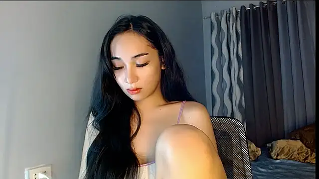 SweetLilly 18 online show from July 17, 2026, 2:53 am