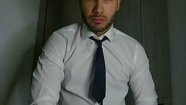 Snapshot of Justynn1 chatting on April 8, 2026, 10:22 pm Justynn1 online show from April 8, 2026, 10:22 pm