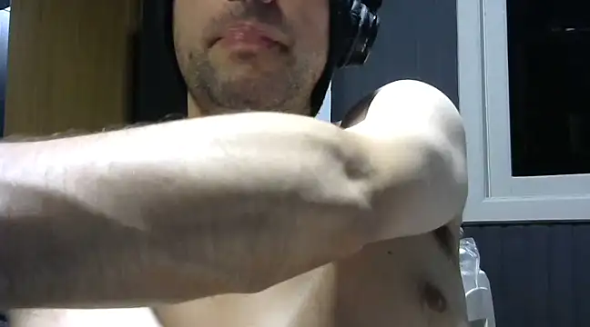 Snapshot of gauchors20 chatting on March 12, 2025, 2:52 am gauchors20 online show from March 12, 2025, 2:52 am