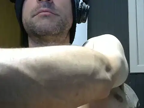 Snapshot of gauchors20 chatting on December 7, 2024, 2:25 am gauchors20 online show from December 7, 2024, 2:25 am