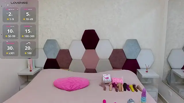 Snapshot of angel_blue chatting on October 28, 2025, 2:05 pm angel blue online show from October 28, 2025, 2:05 pm