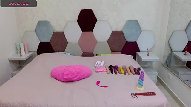 Snapshot of angel_blue chatting on September 28, 2025, 2:57 pm angel blue online show from September 28, 2025, 2:57 pm