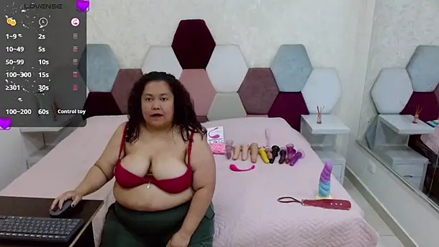 Snapshot of angel_blue chatting on September 13, 2025, 3:34 pm angel blue online show from September 13, 2025, 3:34 pm