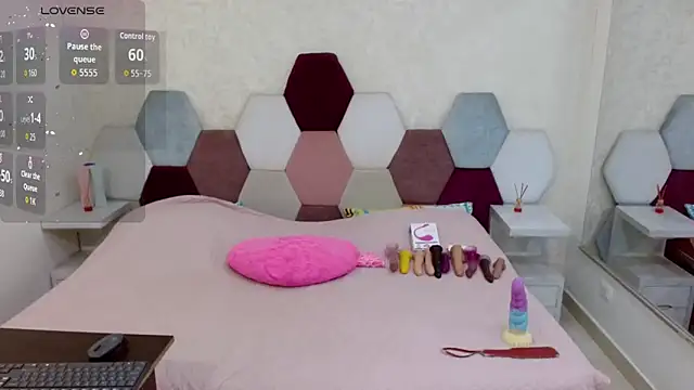 Snapshot of angel_blue chatting on October 25, 2025, 3:23 pm angel blue online show from October 25, 2025, 3:23 pm