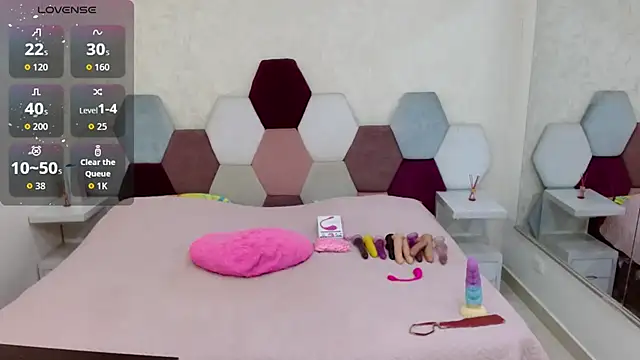 Snapshot of angel_blue chatting on October 13, 2025, 2:51 pm angel blue online show from October 13, 2025, 2:51 pm